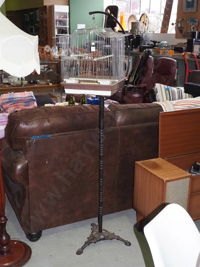 bird cage on stand H1600 Image 1++