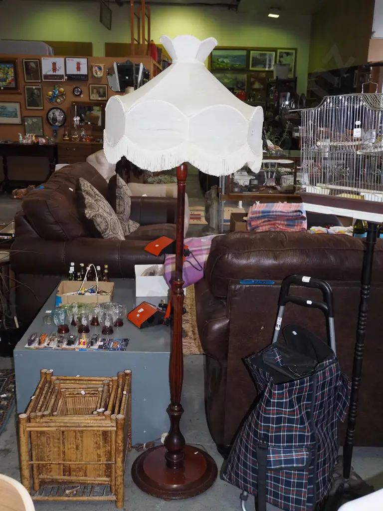 mahogany based standard lamp H1680 Image 1++