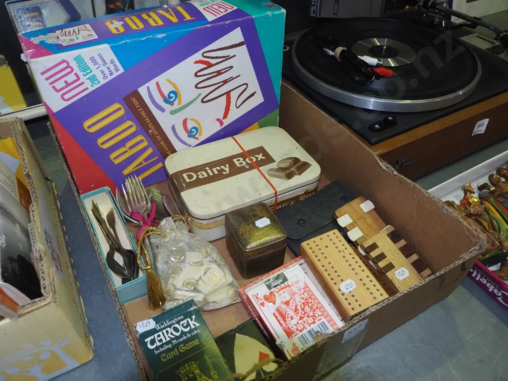 box; dominoes, taboo game, cards etc Image 1++
