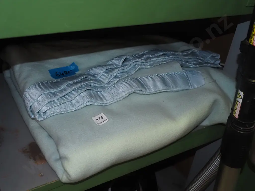 woollen blanket Image 1++