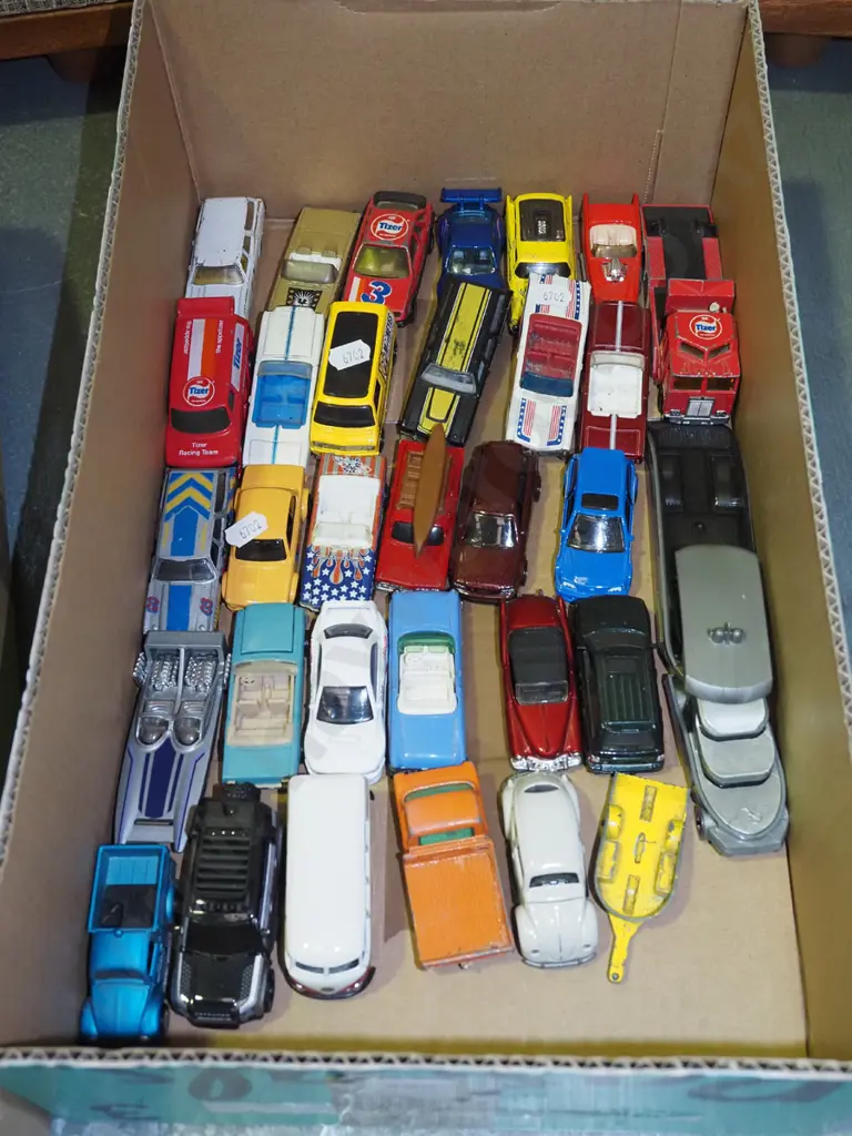 box of model vehicles Image 1++