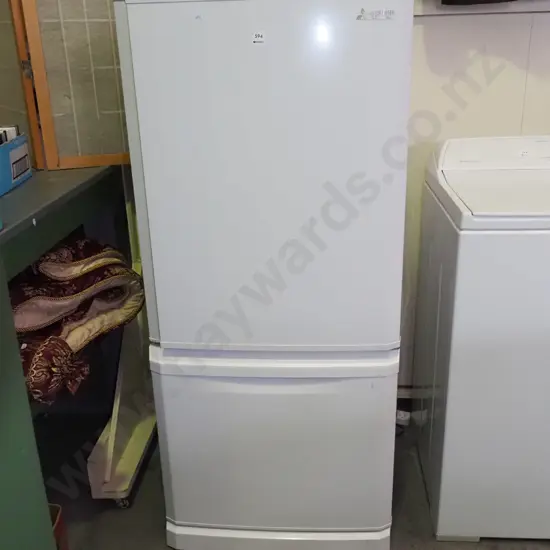 Compact Mitsubishi fridge freezer H1360 W600 D650