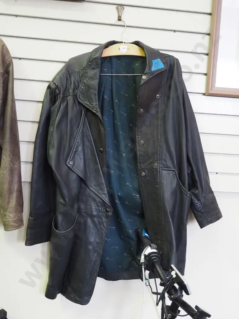 black leather jacket - size unkown Image 1++