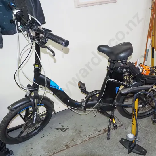 Magnum fold-in-half battery powered commuter e-bike with charger, tyre pump, spare inner tube