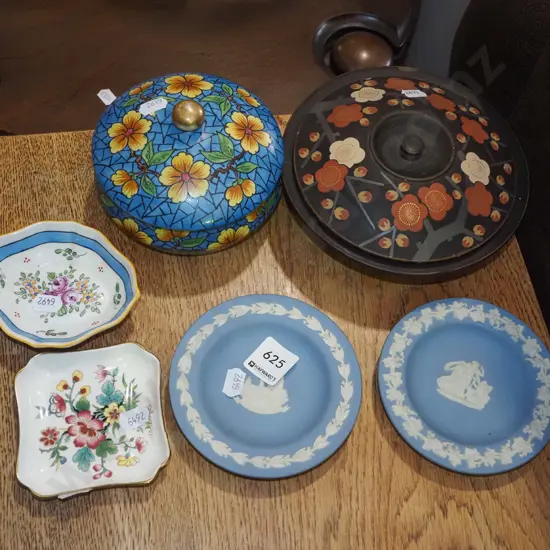 2x lidded containers, jasperware etc