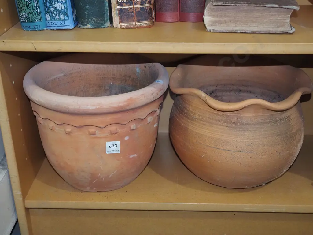 2x terracotta garden planters H230 Image 1++