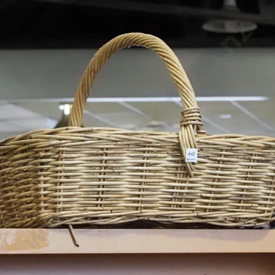 cane basket L570