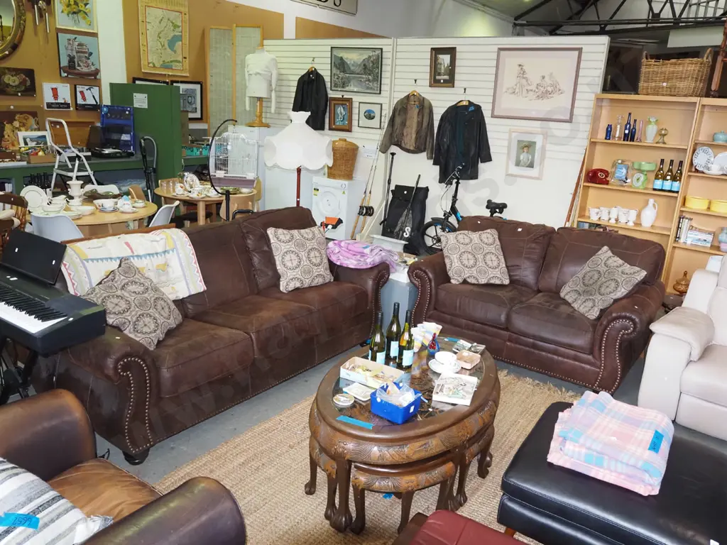 brown vinyl dome-studded faux leather 2-pc rolled arm lounge suite w/ 2 & 3 seater settees - good condition Image 1++