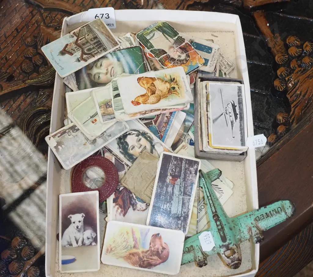 cast metal Boeing plane and cigarette collector cards Image 1++