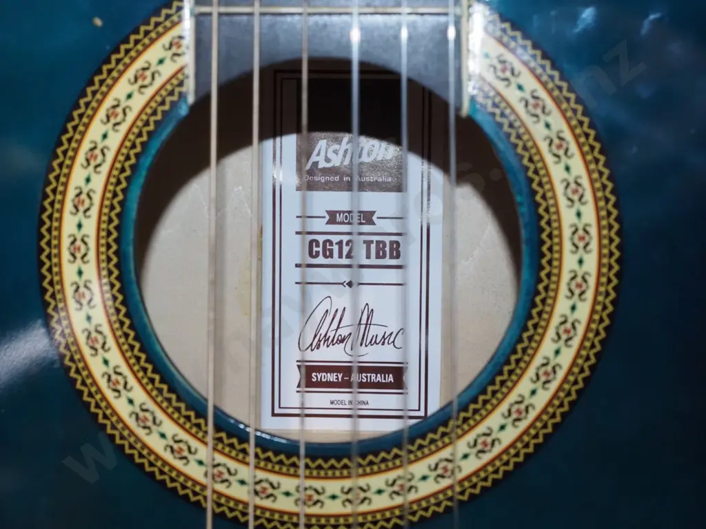 Ashton 3/4 acoustic guitar Image 1++