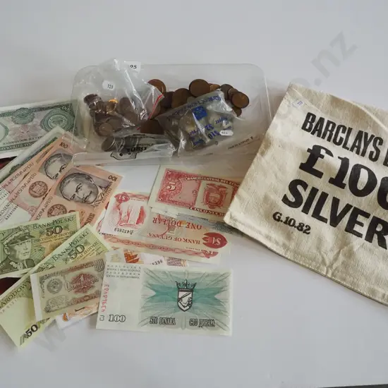 tray of bank notes and coins