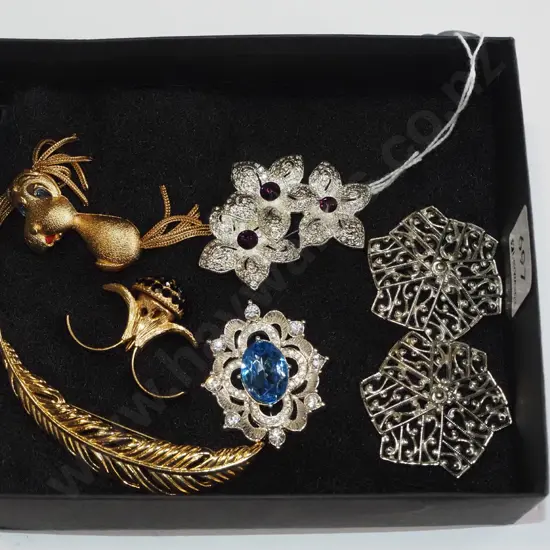 box; costume jewellery
