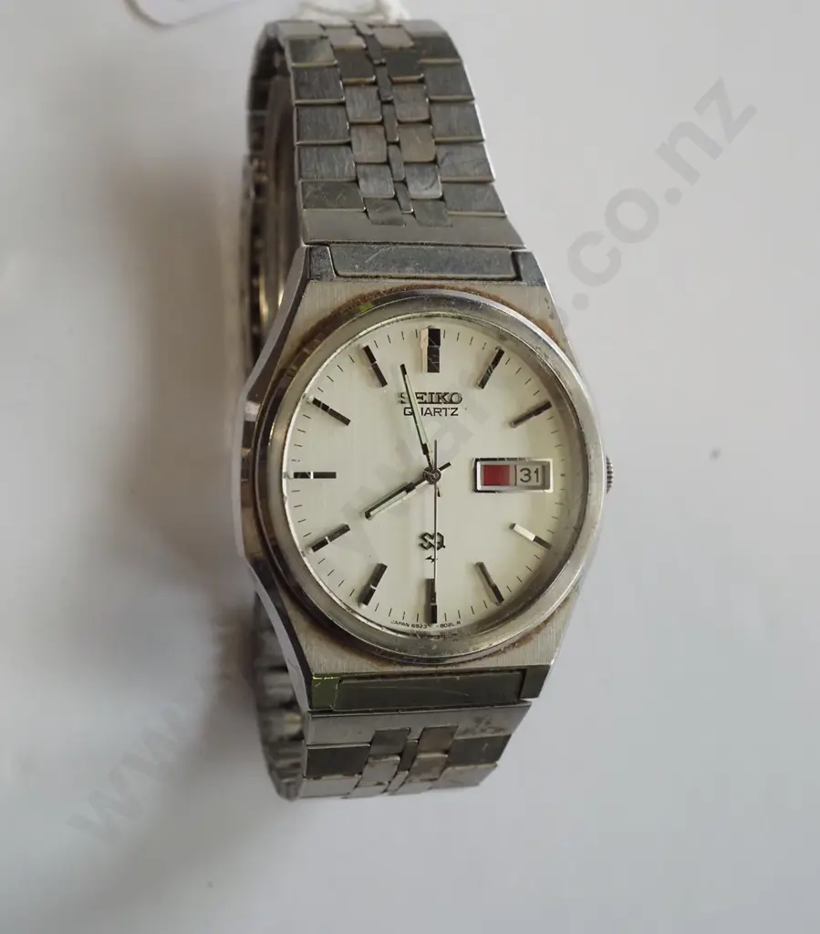 Seiko quartz wristwatch Image 1++