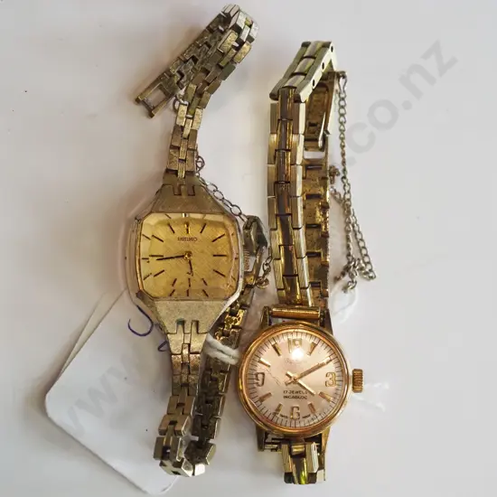 2x wristwatches