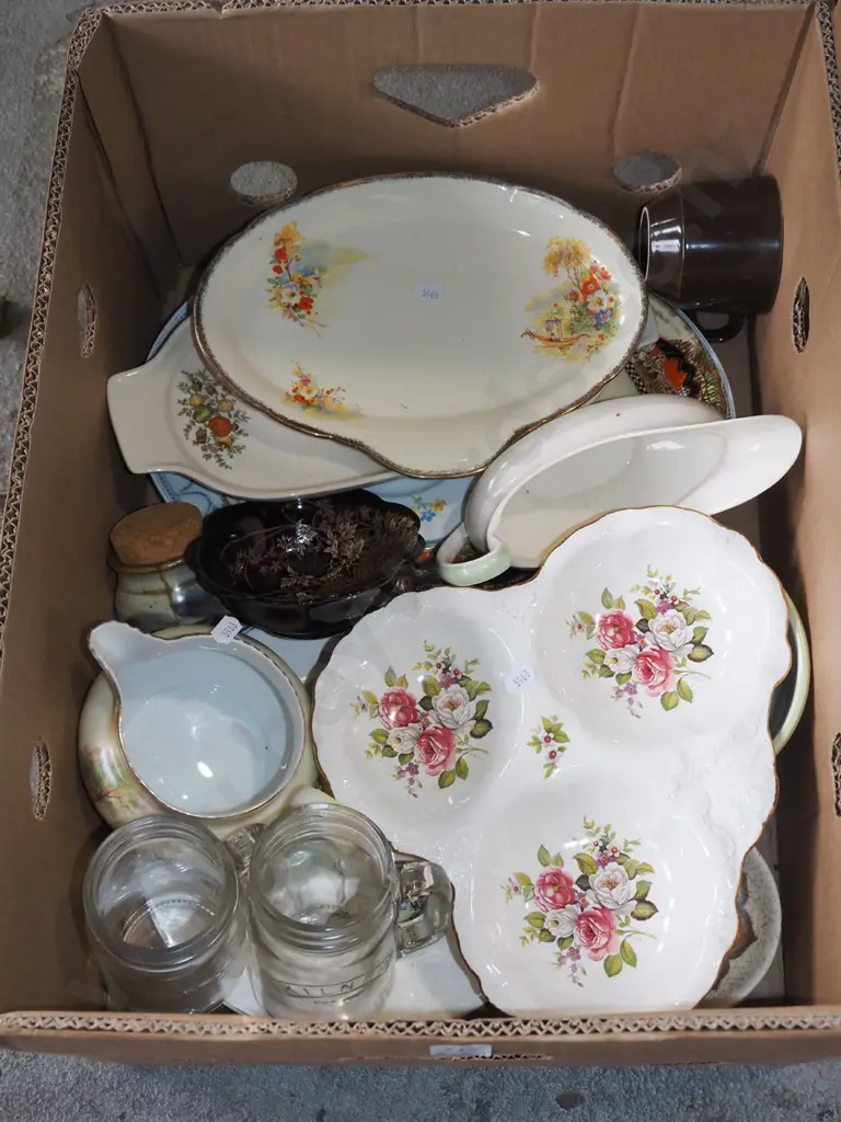 box; segmented serving plate, jars, jug etc Image 1++