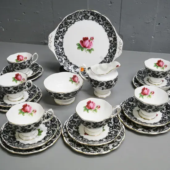 Royal Albert 'Senorita' 21-piece tea set - very good condition