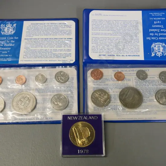 New Zealand collector coins: 1978 and 1979 souvenir sets and a 1978 cased dollar