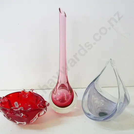 3 pieces of art glass - ash-tray/bowl, basket bowl and vase with tiny chip to top rim H-310