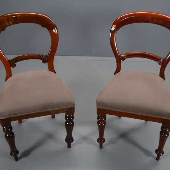 pair of Victorian mahogany balloon-back dining chairs w/linen upholstered seats, 1 has movement in joints H890 W480 D410