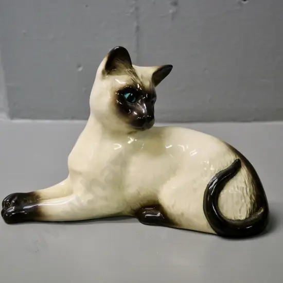 Royal Doulton Siamese cat figure H-130 L-200
