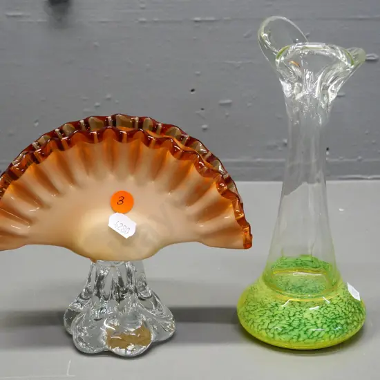 2 pieces of coloured art glass - green bubble base vase H-210 and a fan-shaped napkin holder