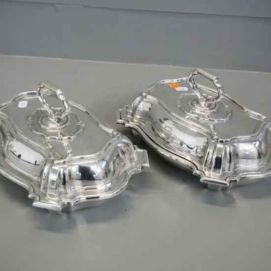 2 plated Edward & Sons Glasgow lidded serving dishes with twist off handles L-240 W-160