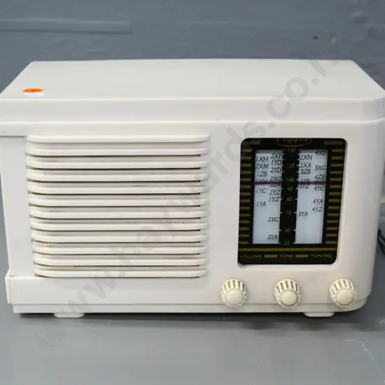 plastic-cased Clipper mantel radio - working. H-170 W-280 D-140