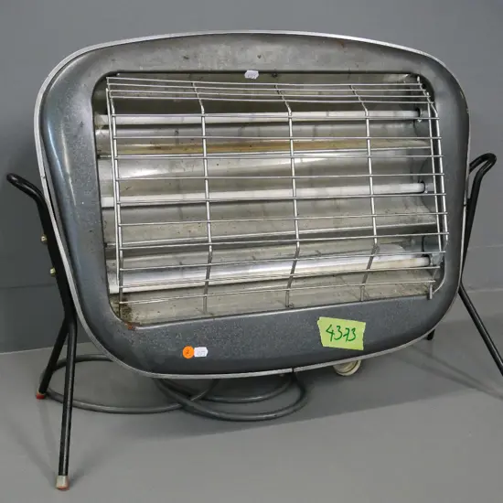 retro Sunray / Steelway Dunedin 3-bar electric heater - some corrosion. H-510 W-630