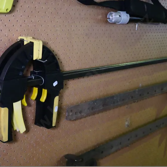 pair of quick-release sash clamps