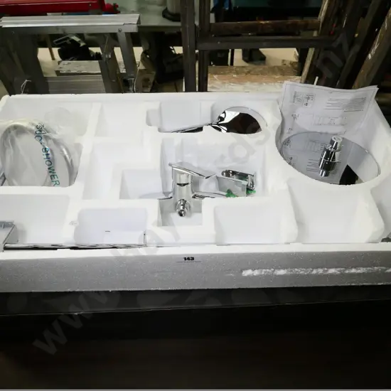 as-new single handle shower mixer