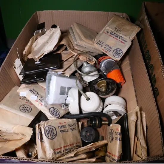 box of retro bakelite electric coverings, 3-pin plugs, etc.