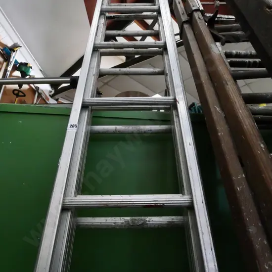 part aluminium extension ladder