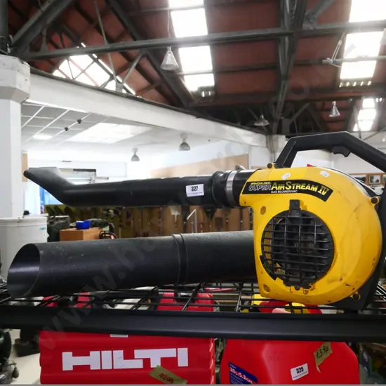 McCulloch 2-stroke leaf blower