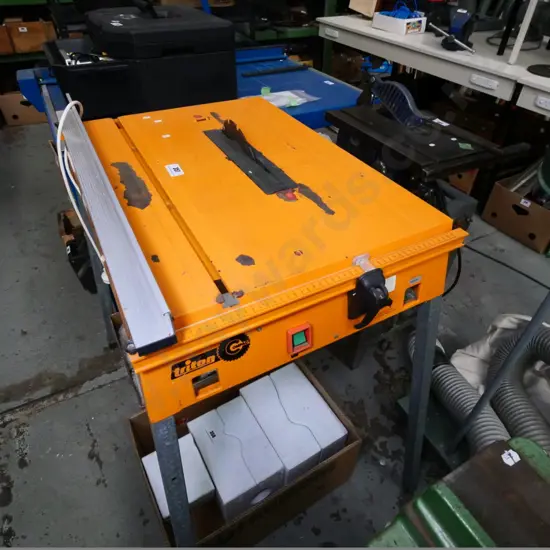 Triton workbench with skilsaw