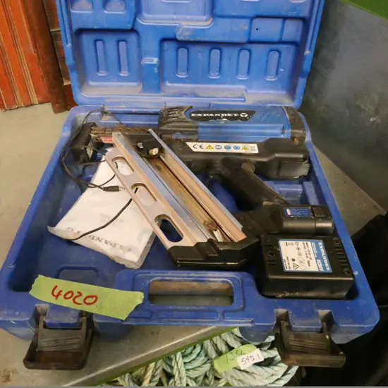 Expandet electric nail gun