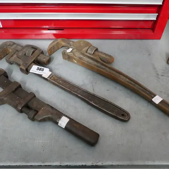 3 pairs of plumbing stiltons