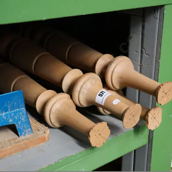 4 turned wood table legs