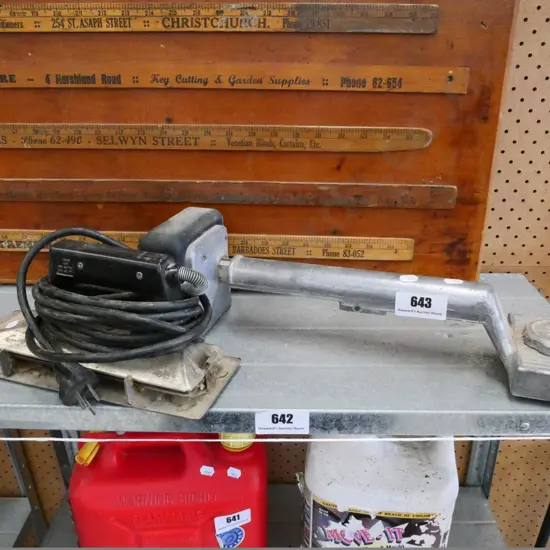 carpet-laying stretcher and iron