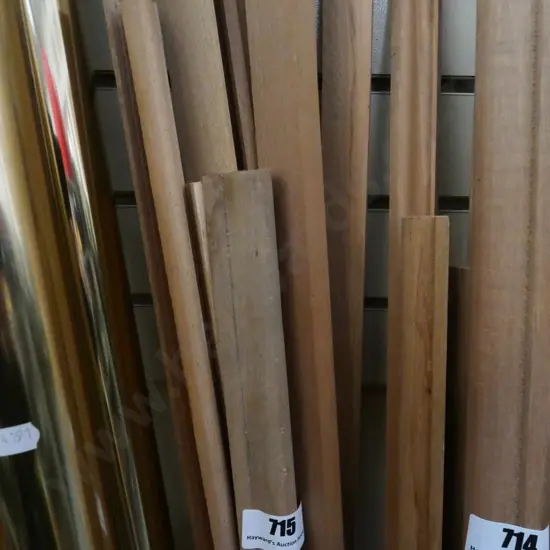 various lengths of rimu moulding