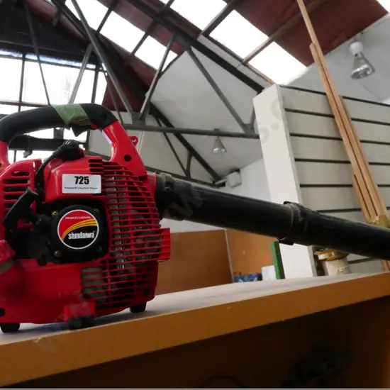 Shindaiwa 2-stroke leaf blower