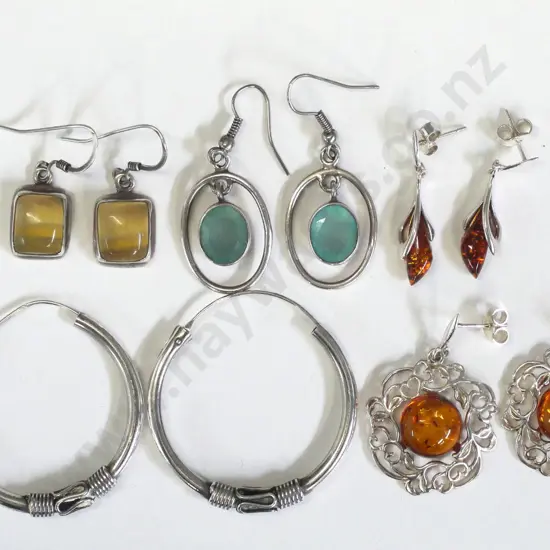 5 pairs of asstd earrings