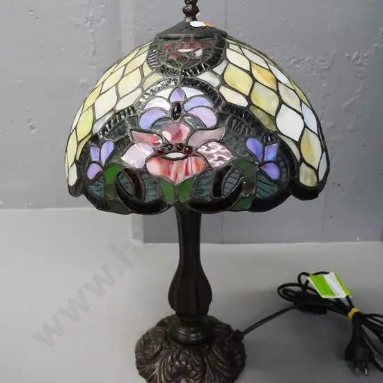 reproduction Tiffany style leadlight table lamp with metal base H-520 D-330