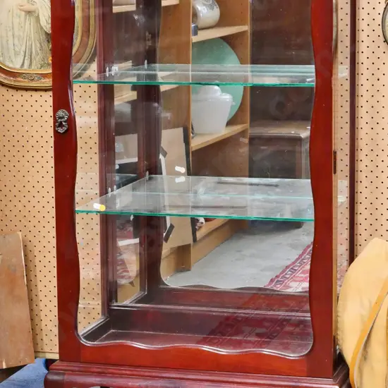 mahogany cab-leg single door china cabinet with glazed sides, mirrored back, 2 glass shelves H-1220 W-680 D-370