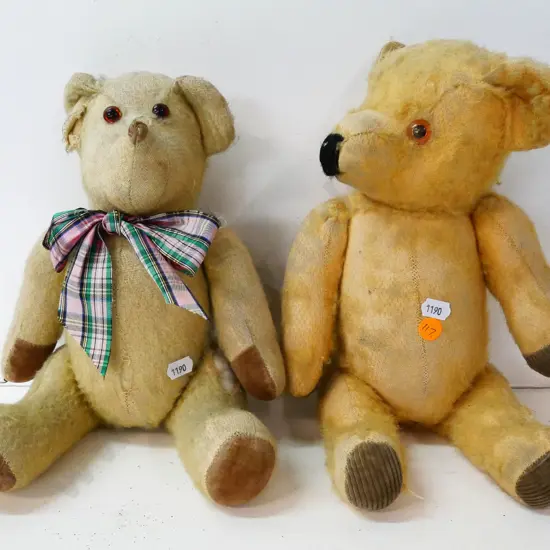 2 vintage Teddy bears in playworn condition - damage and threadbare areas - larger is approx. H-330