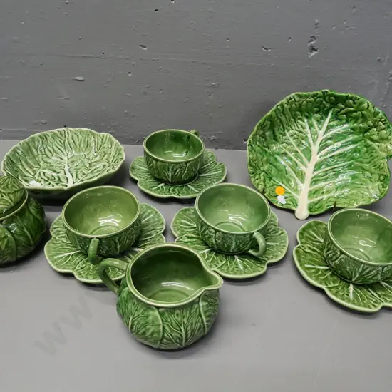 Portugeuse majolica green leaf ware: 4 cups & saucers, cream & sugar, 2 dishes, largest is D200 - chip to jug spout