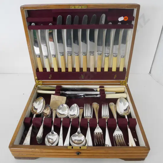 oak cased canteen of cutlery