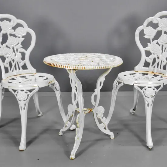 heavy cast iron white painted outdoor table and 2 chairs with Tudor rose motif - minor corrosion H-610 Diameter 500