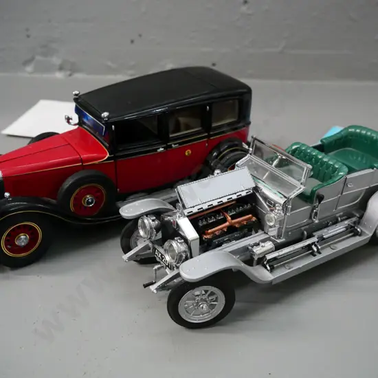 2 Franklin Mint 1:24 scale metal & plastic model cars: 1933 Mercedes Benz L-240 & 1907 Rolls Royce Silver Shadow