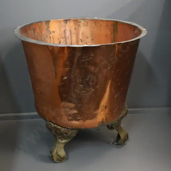 large copper made into a wood bin on 3 claw feet - H-550 Diameter 550