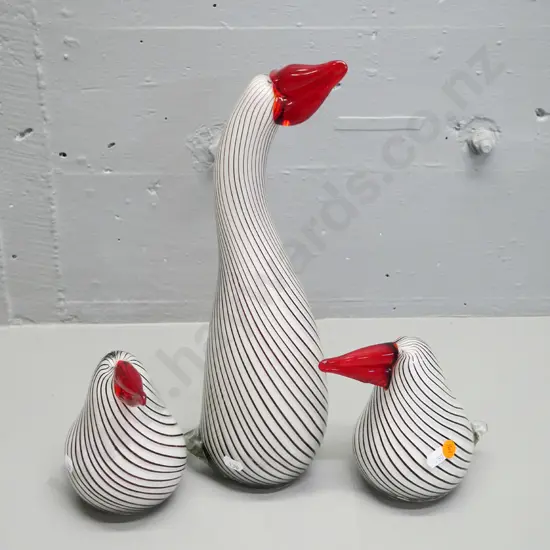 set of 3 swirl-striped art glass birds - adult with 2 chicks, largest is H-370